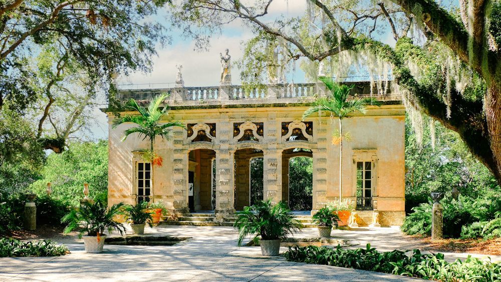 植物が満開のヴィスカヤ ミュージアム & ガーデンズ