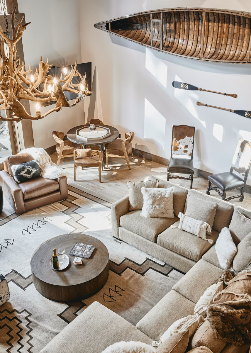 The rustic lounge area of a Vrbo rental property in Mammoth Lakes, California
