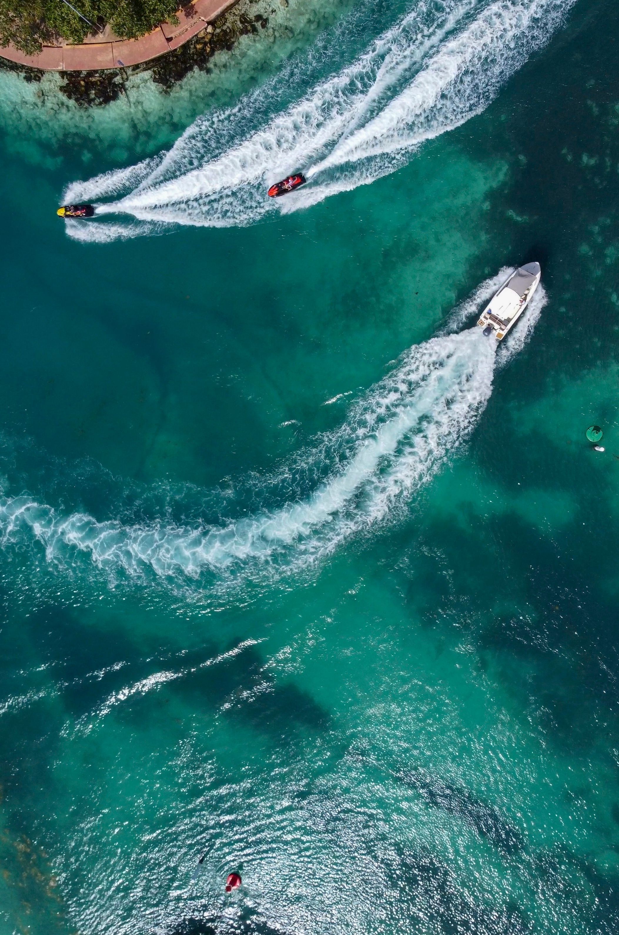 Aerial view of speedboats crossing turquoise waters off Cancún, Mexico.