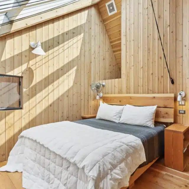 All-wooden surfaces in a Vrbo bedroom in Montana