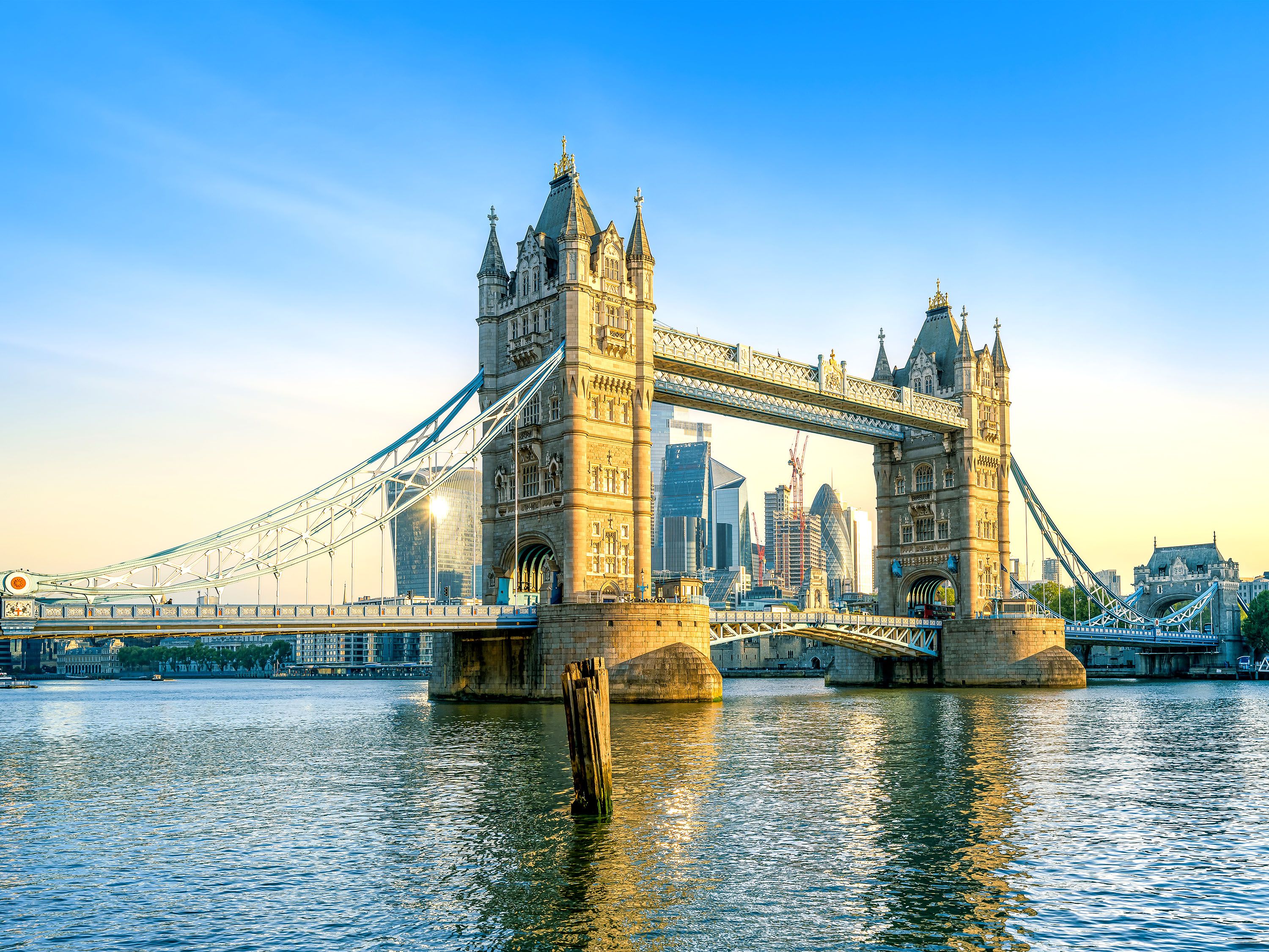 River view of the Tower Bridge.