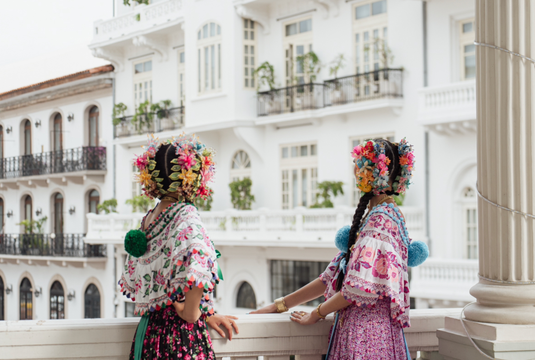 Dancers don polleras while on the balconies of Casco Antiguo.
