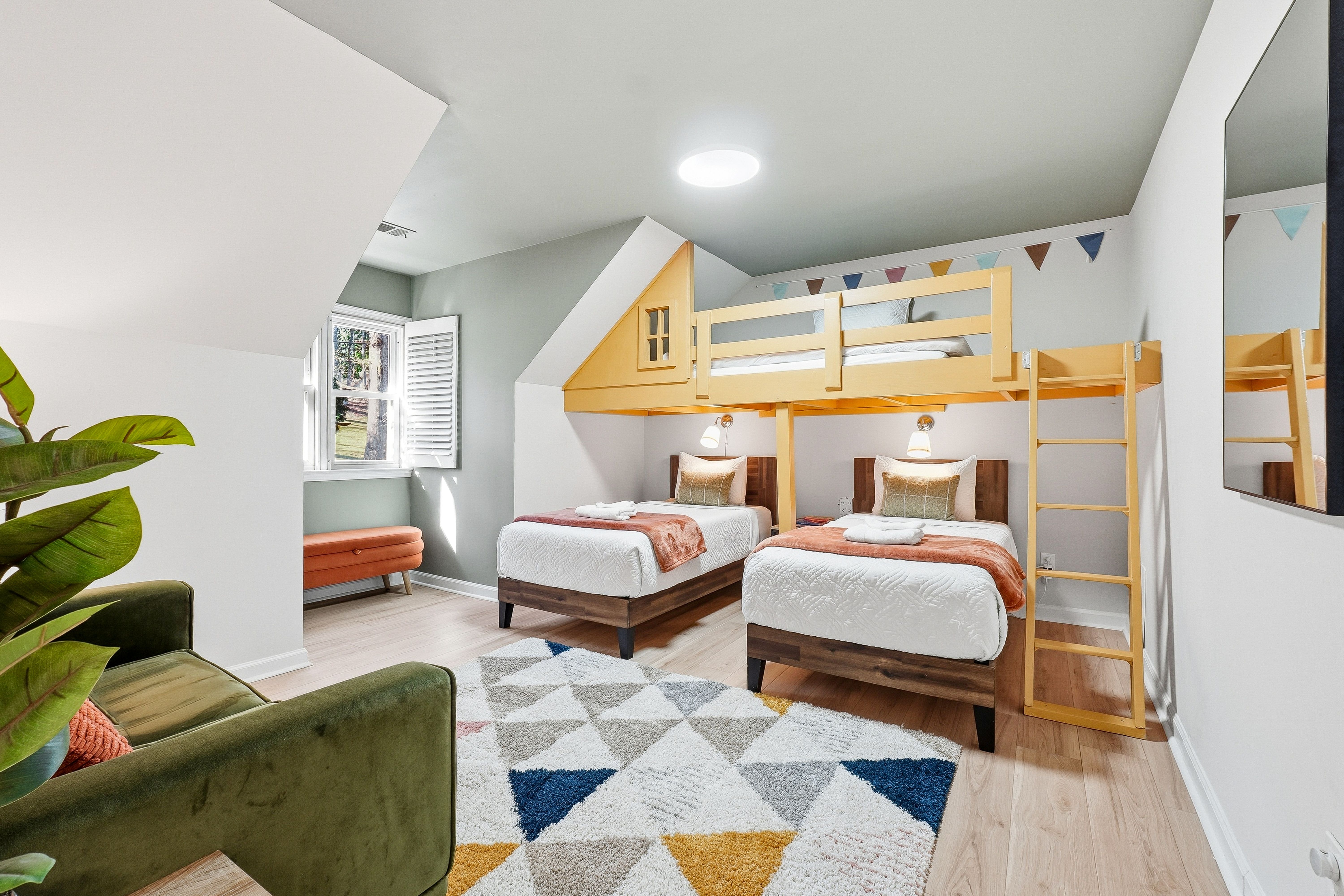 Smoke Rise Retreat - Atlanta, Georgia - Kids Bedroom