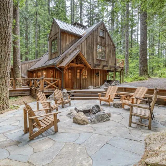 A rustic wooden cabin Vrbo in the woods in Oregon