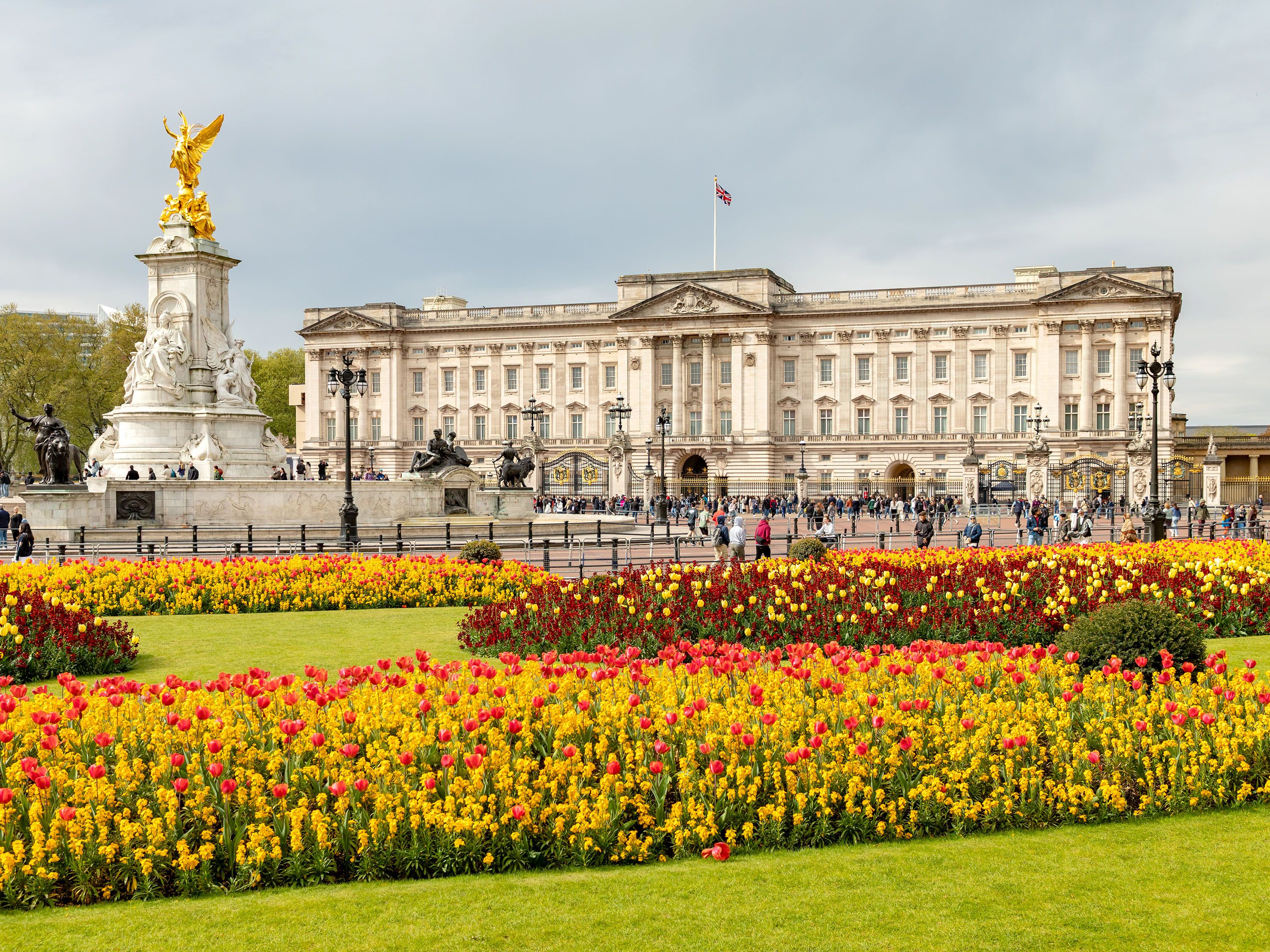 Flower garden in front of Buckingham Palace.