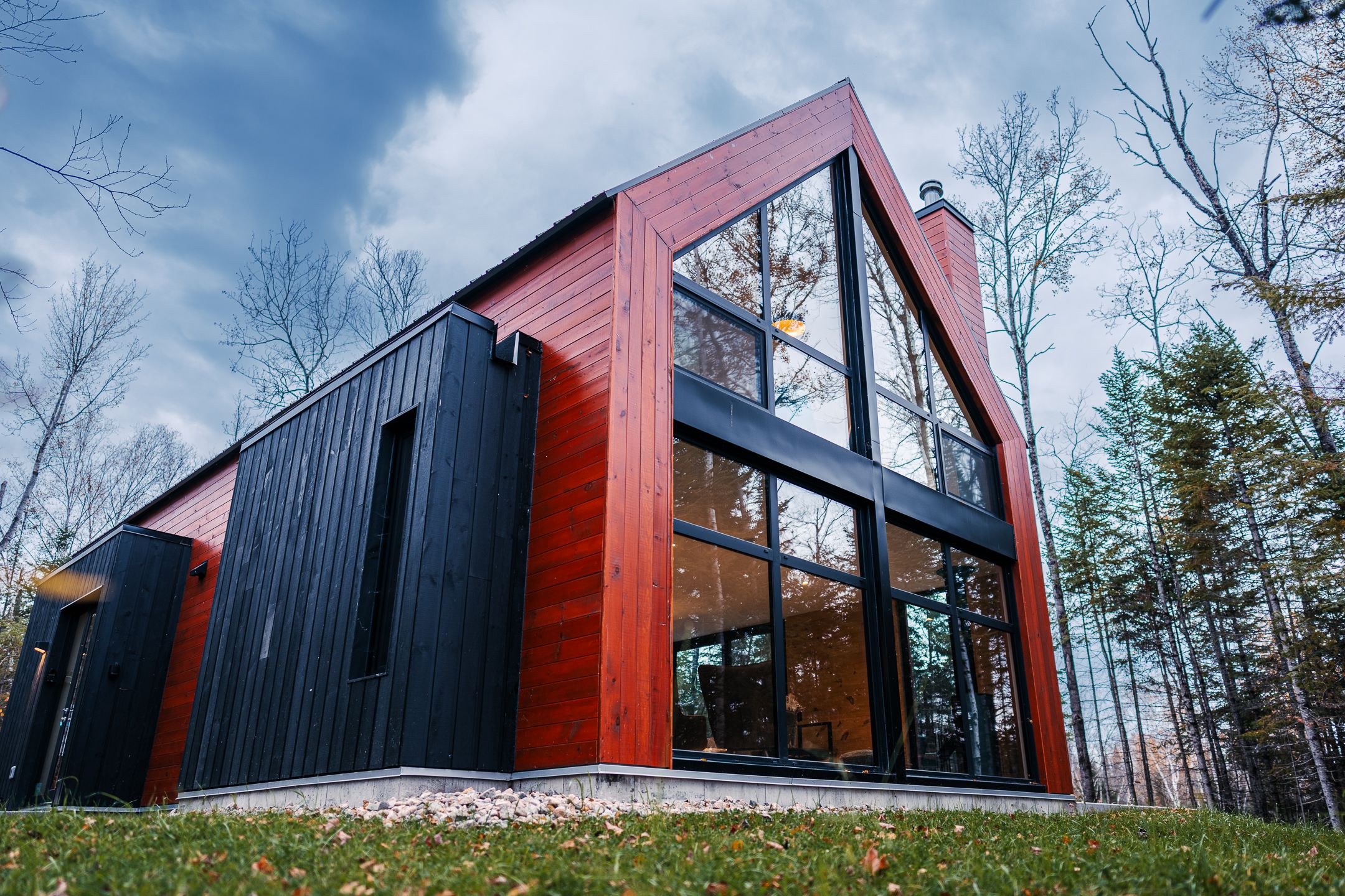 Bright Chalet - Lac-Supérieur, Quebec - Exterior