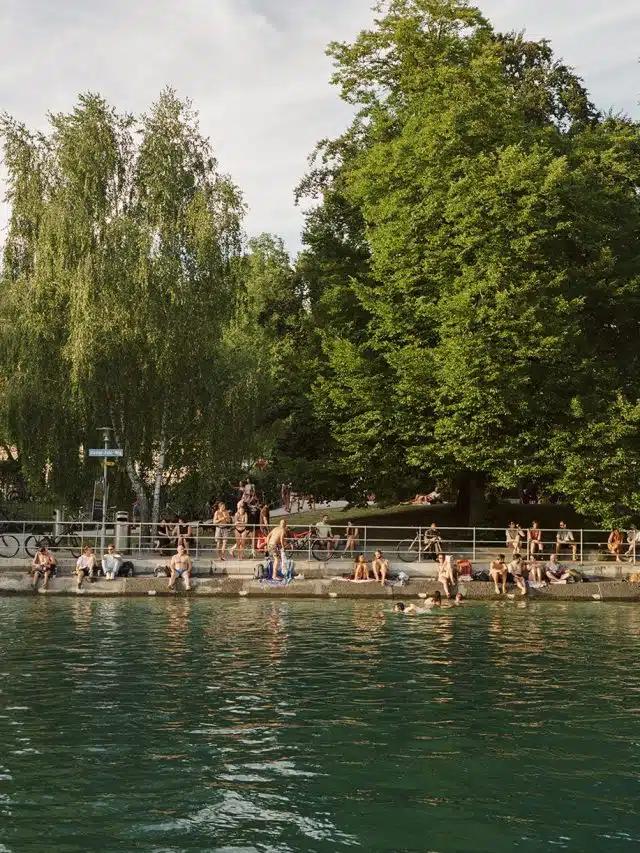 Swimmers on the banks of Lake Zurich