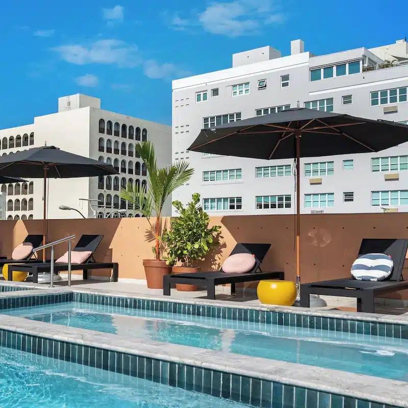 HiBird Apartment and Suites Hotel