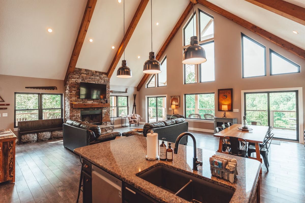 Hidden Meadows - Rockbridge, Ohio - Living Room