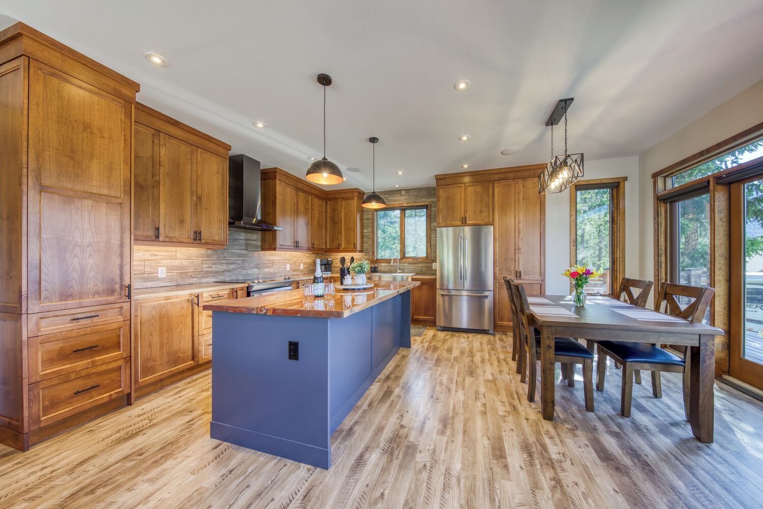 The Copper Point Cabin - Invermere, British Columbia - Kitchen