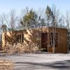 A modern cabin Vrbo in the woods in the Hudson Valley