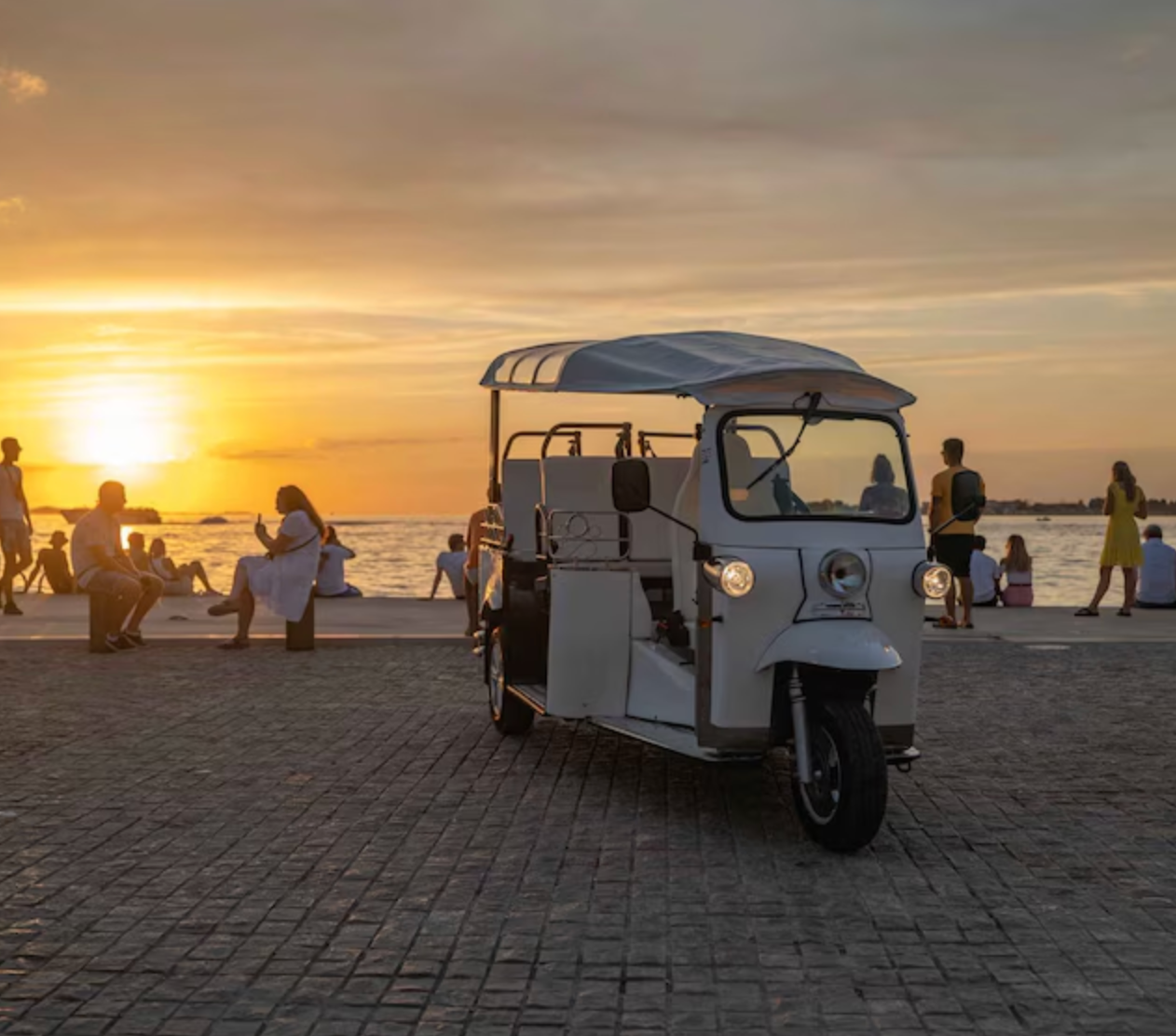 Zadar: Sunset Eco Tuk Tuk Tour