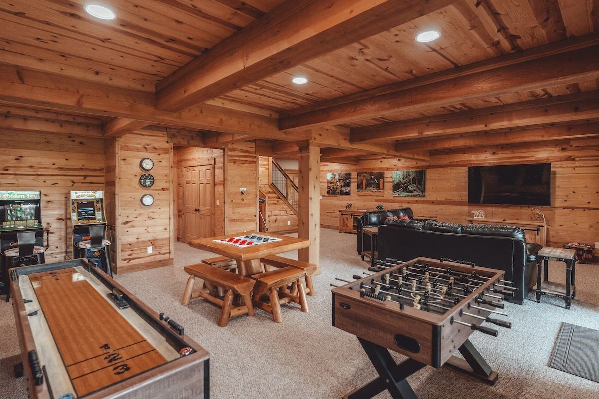 Hidden Meadows - Rockbridge, Ohio - Game Room
