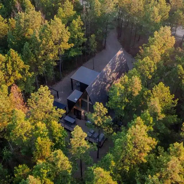A forest hideaway Vrbo, nestled among towering pine trees in Broken Bow