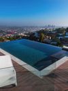 A spectacular infinity pool at a Vrbo with views over Los Angeles
