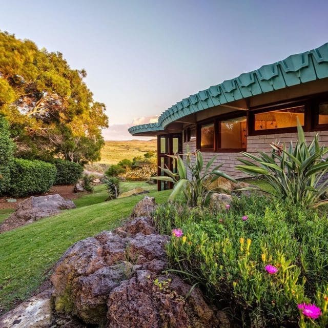 The curved exterior and garden of the Cornwell House, by Frank Lloyd Wright
