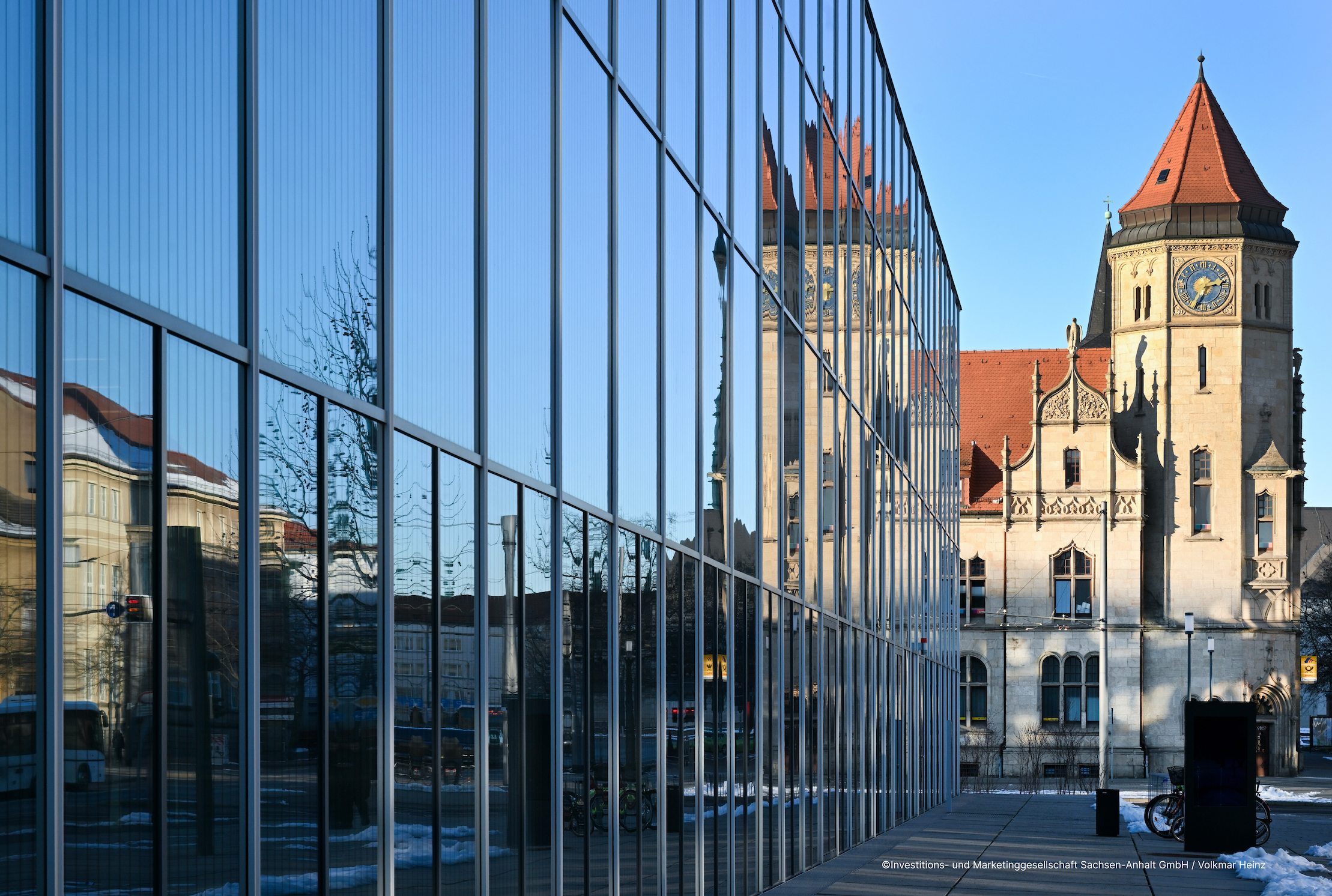 Modern glass reflects Dessau-Roßlau’s historic town hall