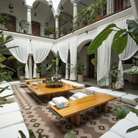 Stay here: Hotel Sin Nombre