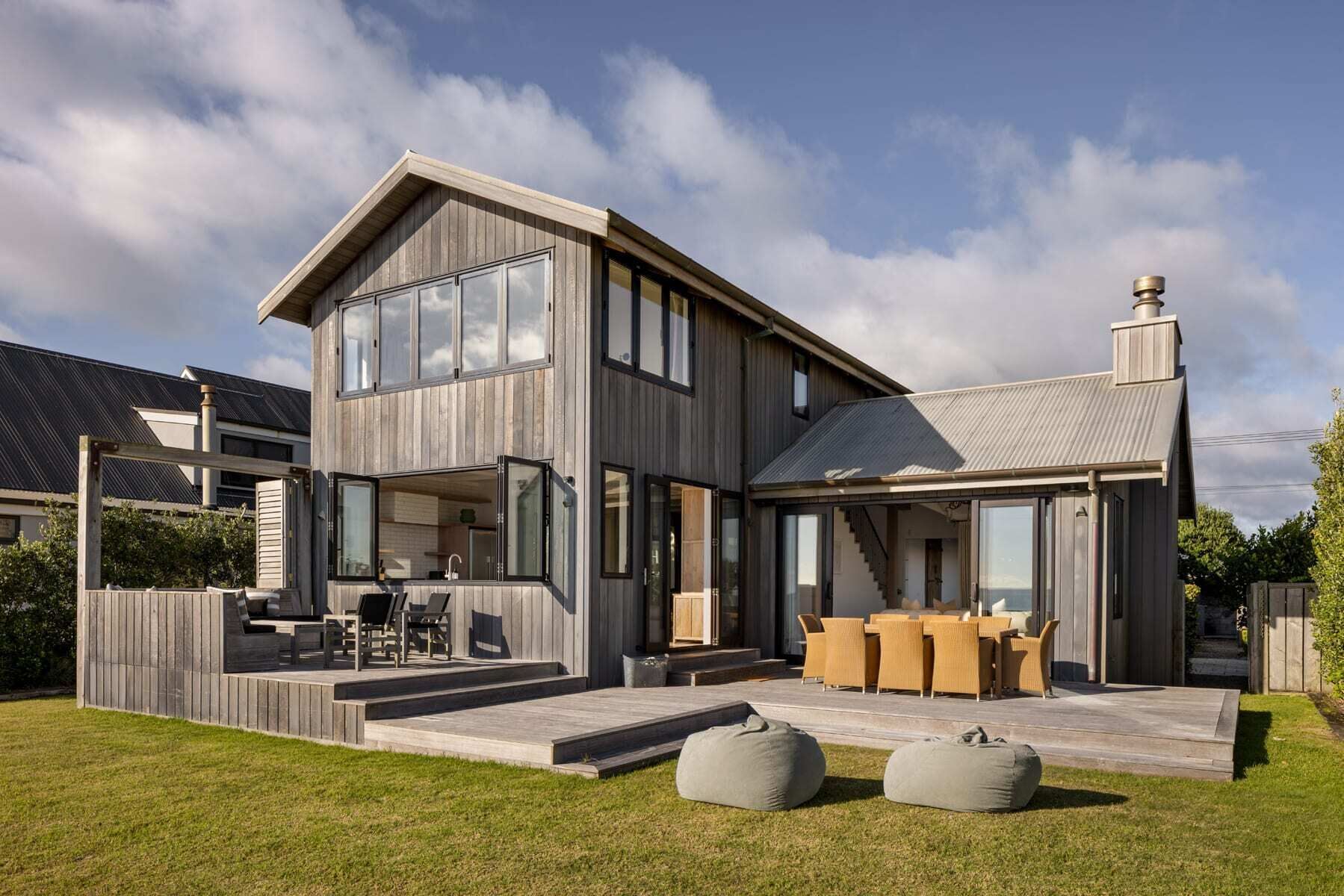 Beachfront Mediterranean Villa - Bay of Plenty, New Zealand - House Exterior