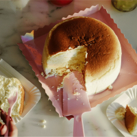 Fluffy cheesecake at MuMu Bakery in Koreatown, Los Angeles