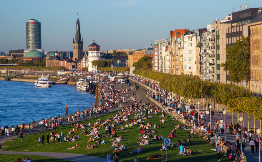Düsseldorf: Old town and banks of Rhine 