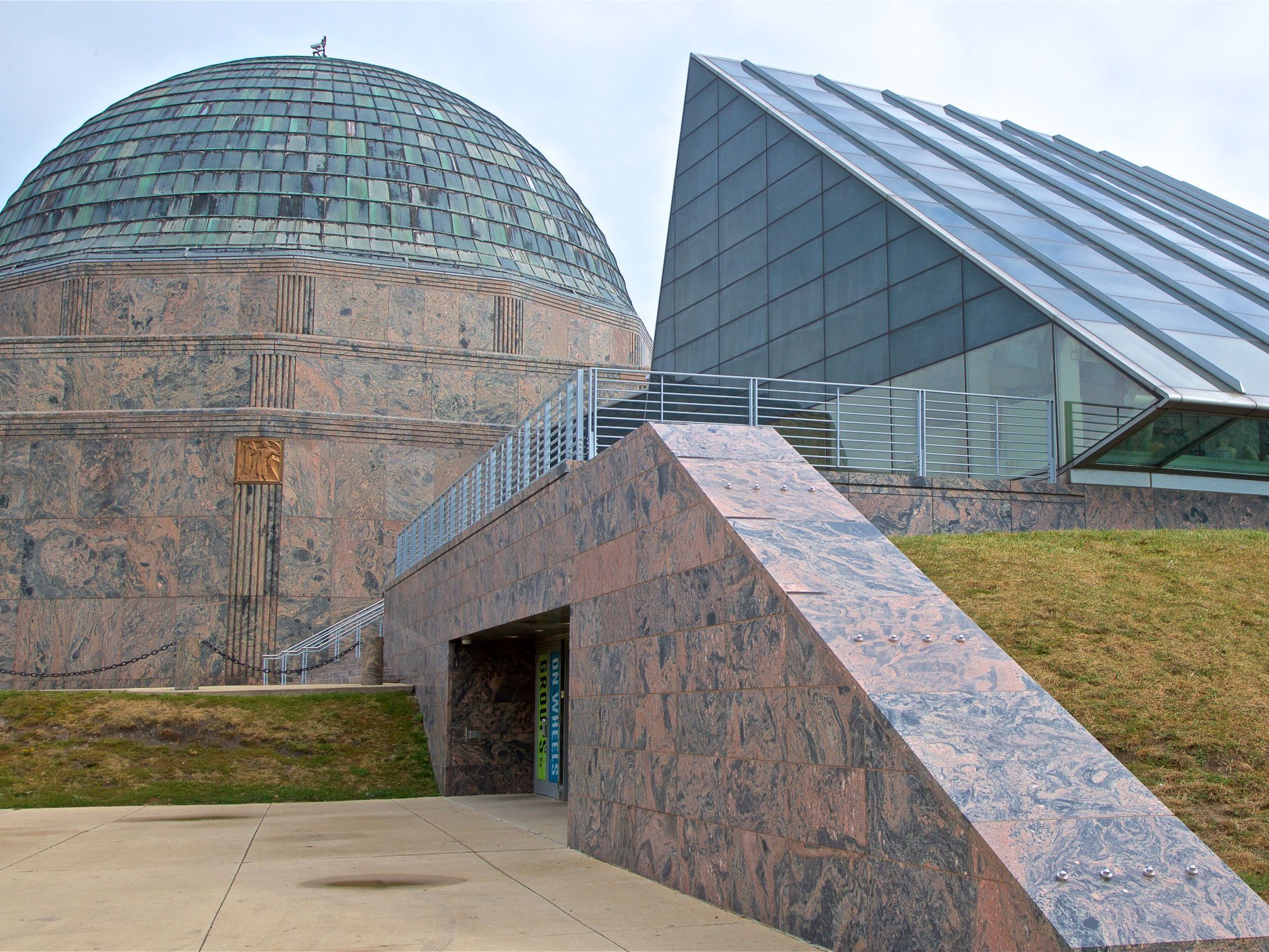 The famous landmarks and monuments to see in Chicago | Expedia Magazine