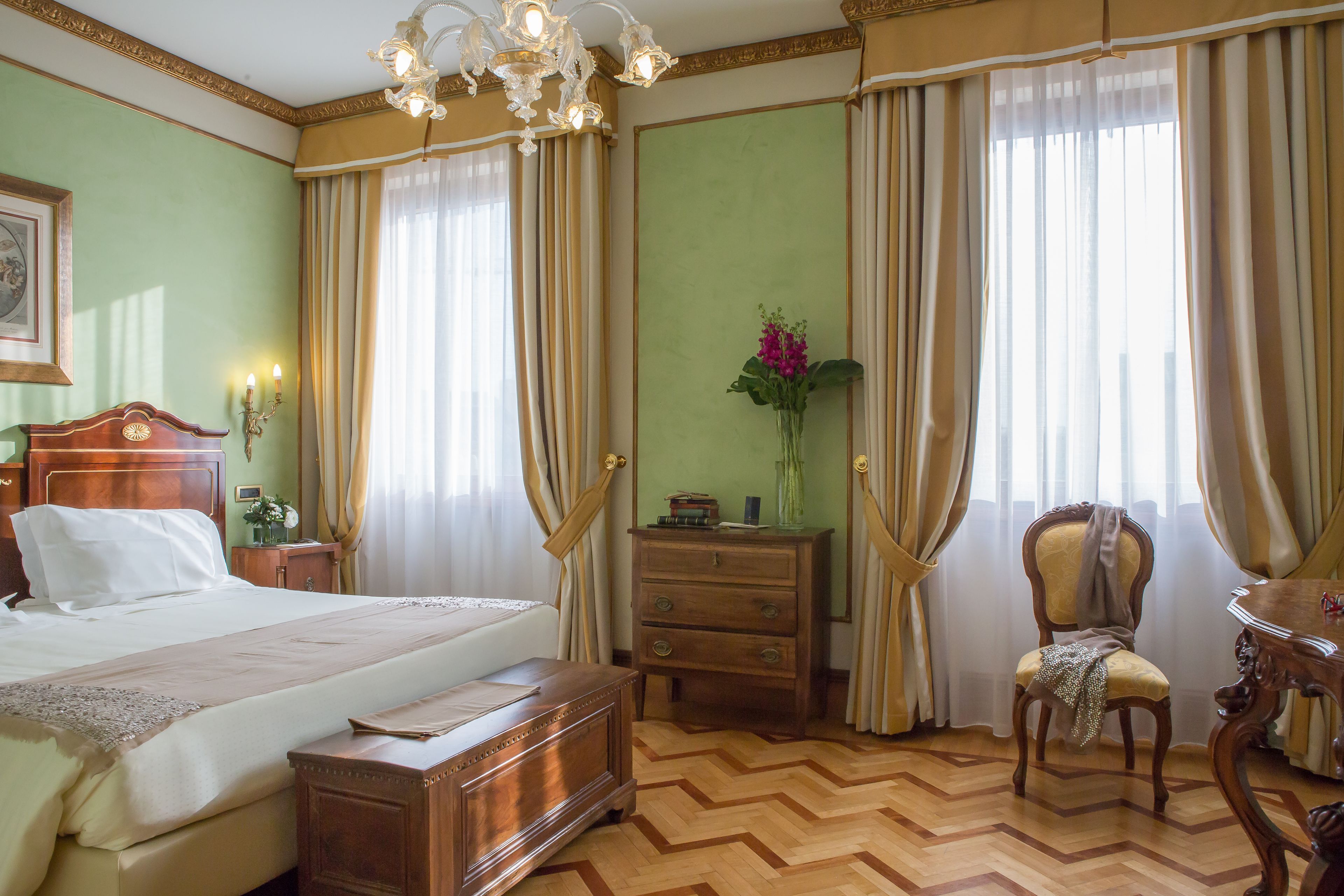 A bedroom at Due Torri Hotel in Verona