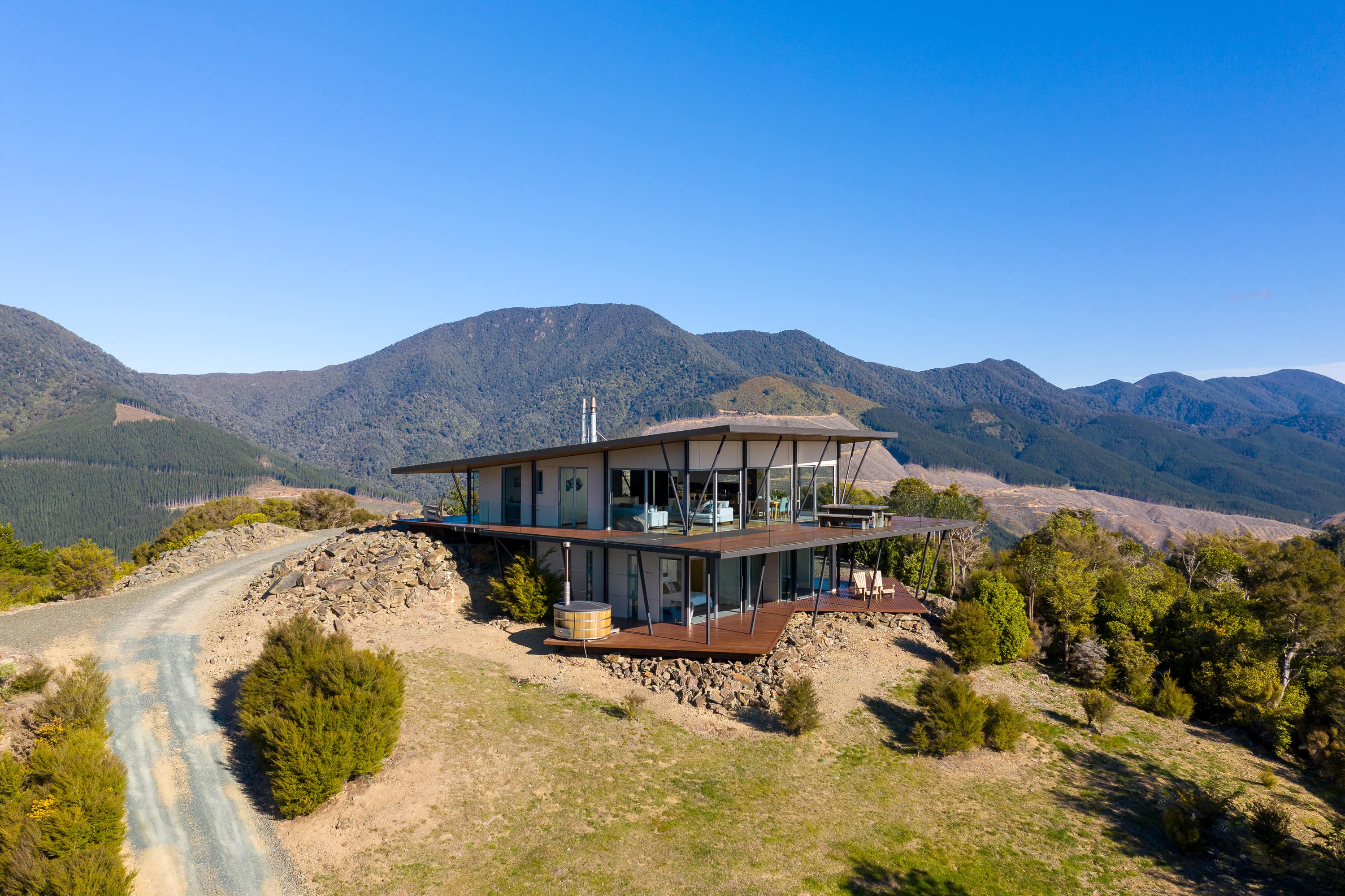 Peak View Retreat - Whangamoa, Nelson, New Zealand - House exterior