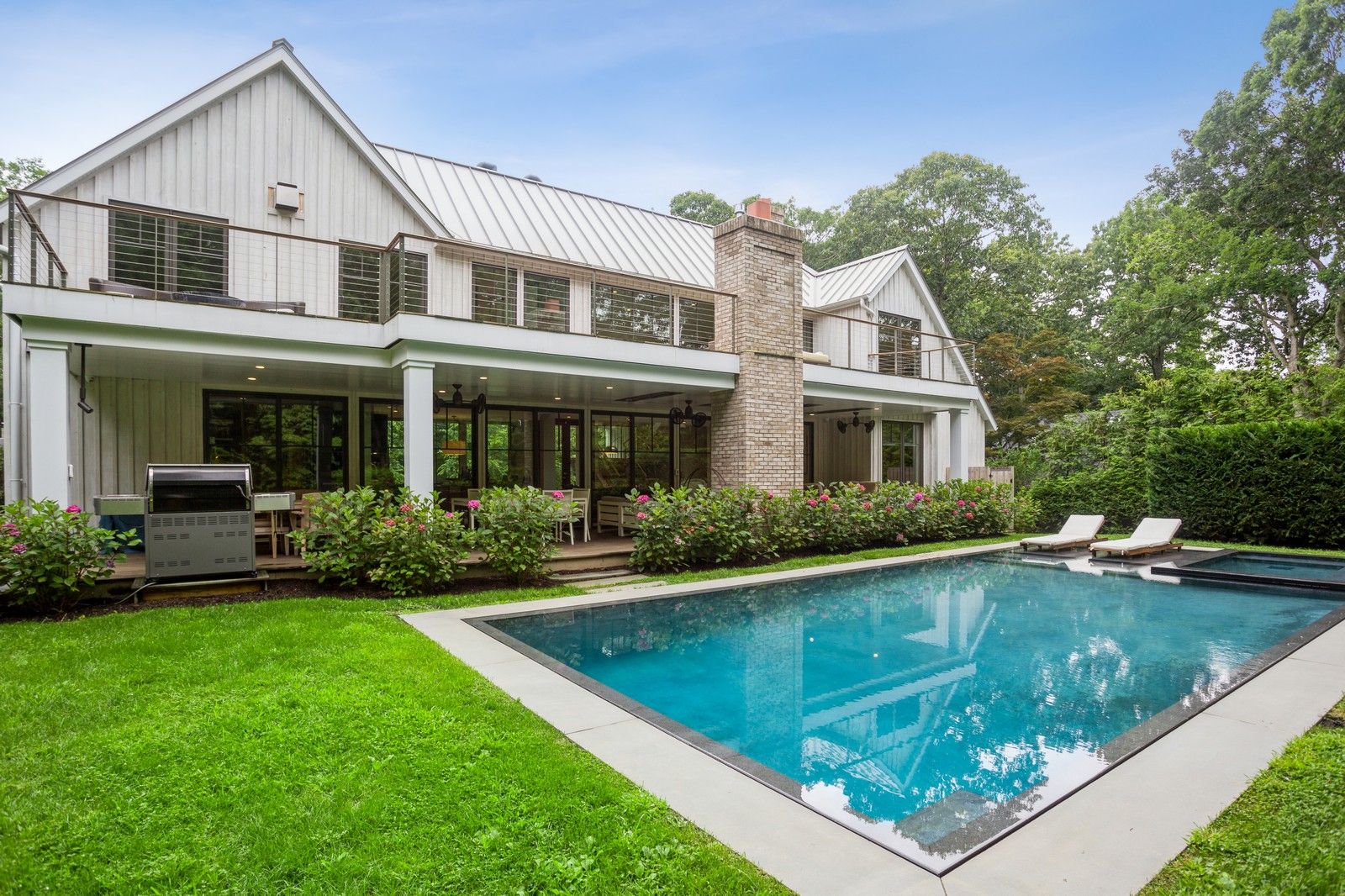 Modern Barn House - Sag Harbor, New York - Exterior
