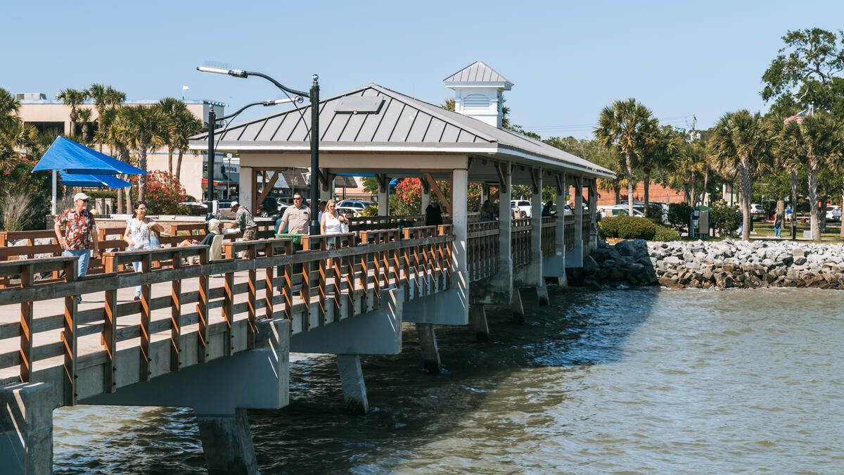 Explore St. Simons Island's picturesque pier and vibrant waterfront atmosphere on a sunny day in Brunswick, Georgia, showcasing local activities and natural beauty.