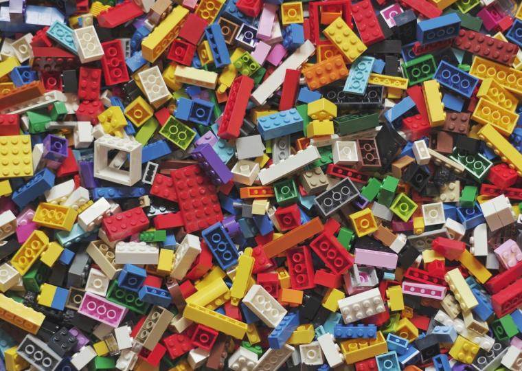 Many scattered colorful Lego bricks.