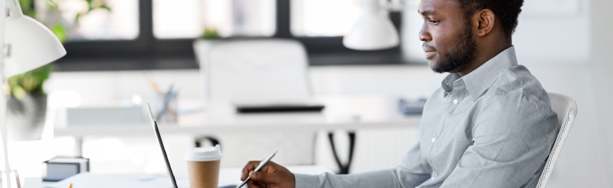 CX practitioner working at call center forecasting call volume