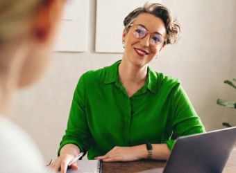 CX leader describing voice AI benefits to customer