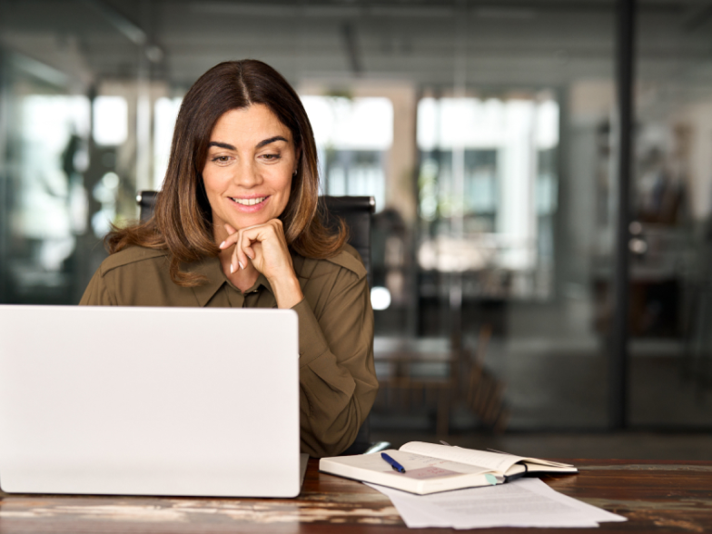 woman deciding ai vendors on computer