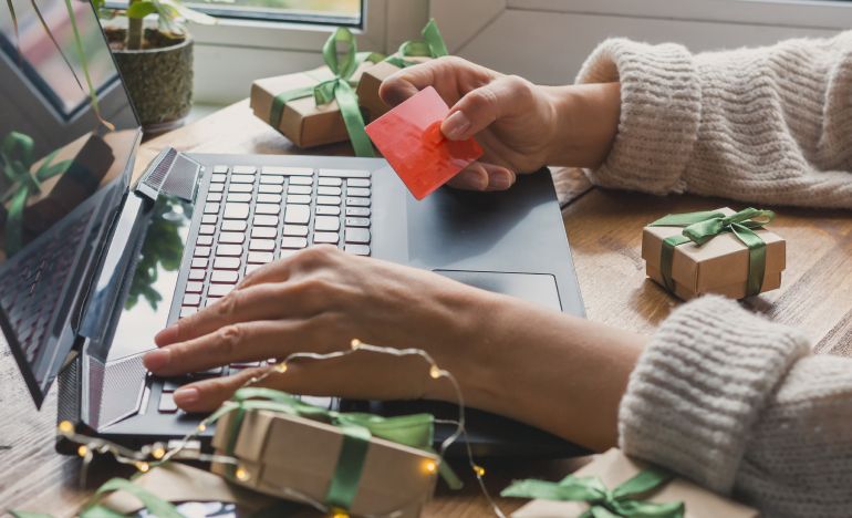 How to Create an Unforgettable Holiday Shopping Experience