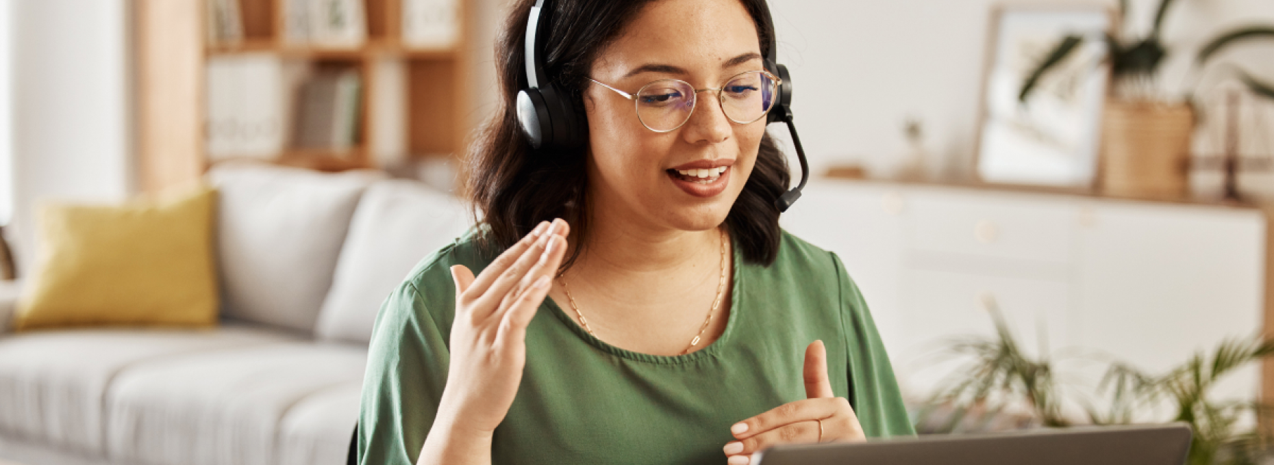 customer service agent explaining something over headset
