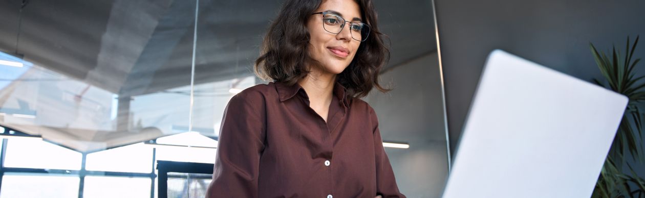 An IT worker seeing exactly how Gladly is the IT leaders CX platform