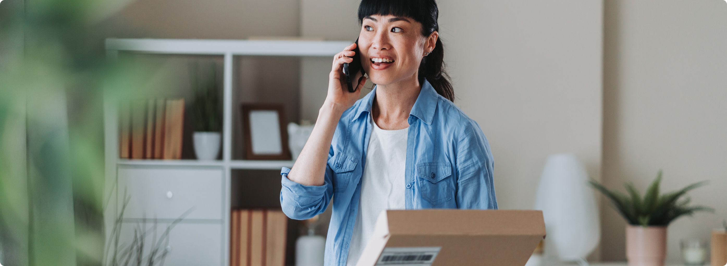 Illustration of voice AI powering a contact center conversation