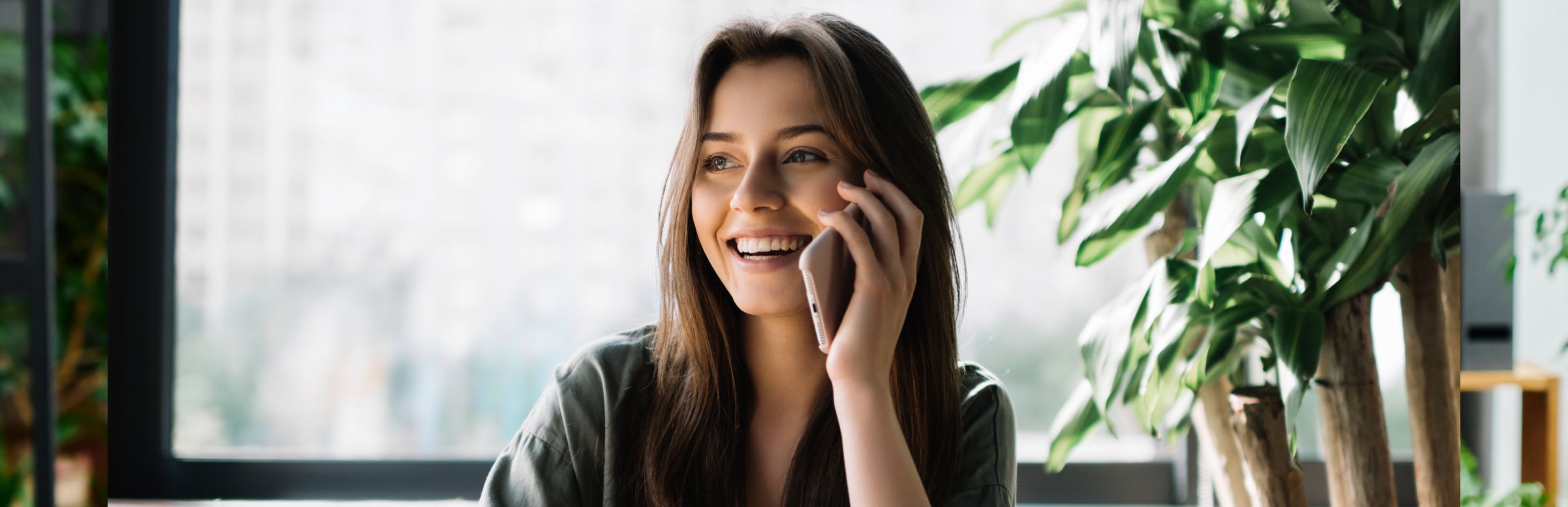 Woman speaking on phone with AI agent Voice AI from Gladly