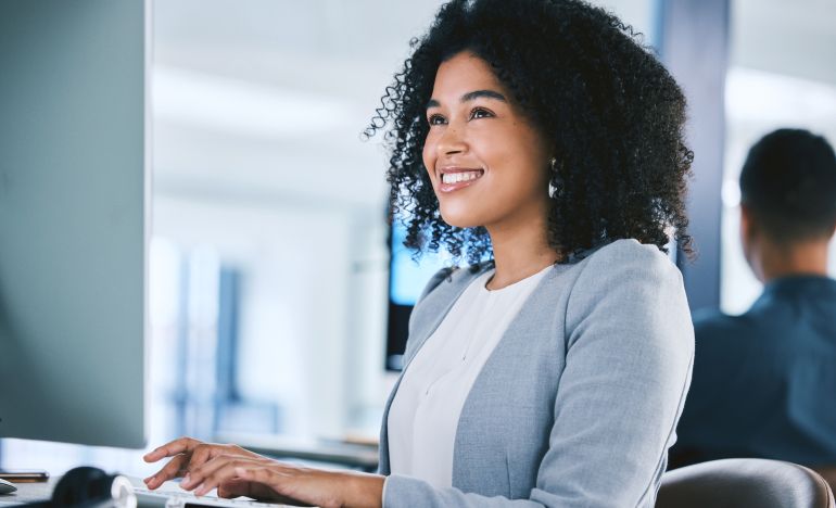 A service rep at a computer taking advantage of AI for customer support agents