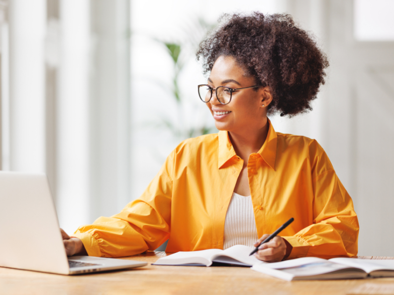 Woman using the best customer support software for small shopify stores