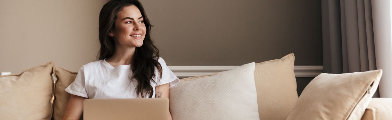 A CX expert reading about the evolution of customer experience on her laptop