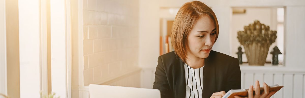 woman on laptop