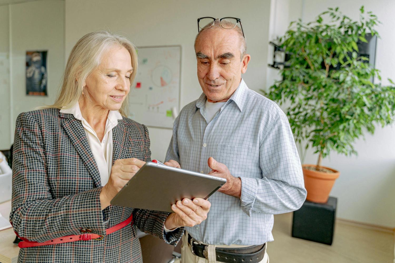 Customizing Personalized Care Plans with Aggregated Resident Data