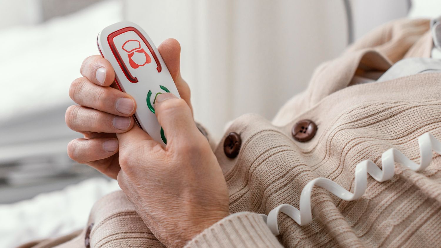 The Complete Guide to Instant Fall Alert Systems for Seniors