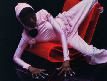 Editorial-2, photograph 2 by Pascal Behring