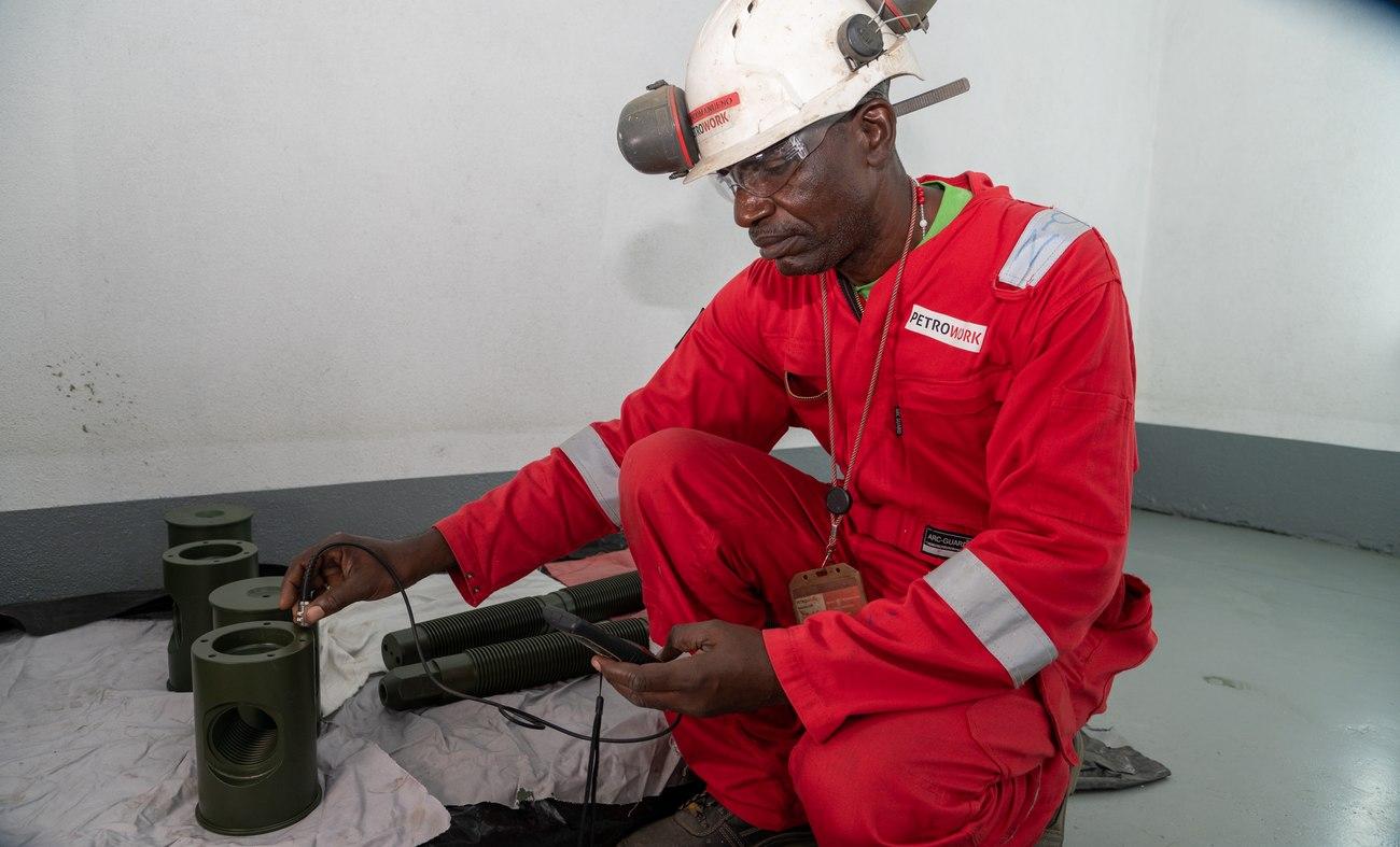 Technician testing a XYLAN-coated fitting in the Viana workshop