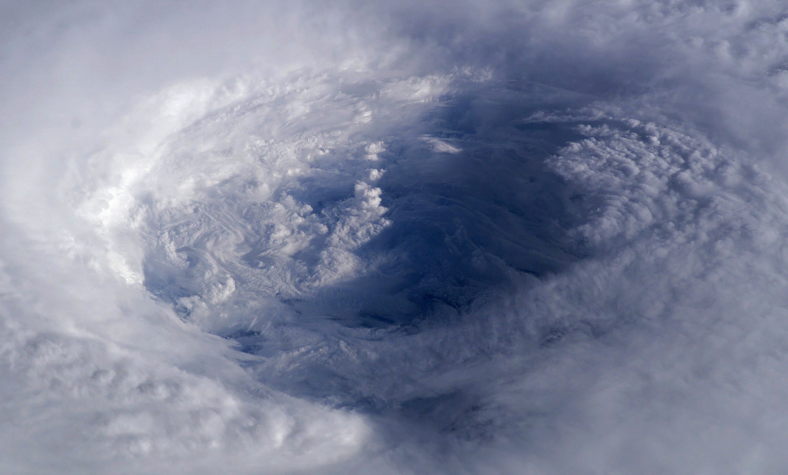 Ojo de un huracán categoría mayor visto desde la Estación Espacial Internacional