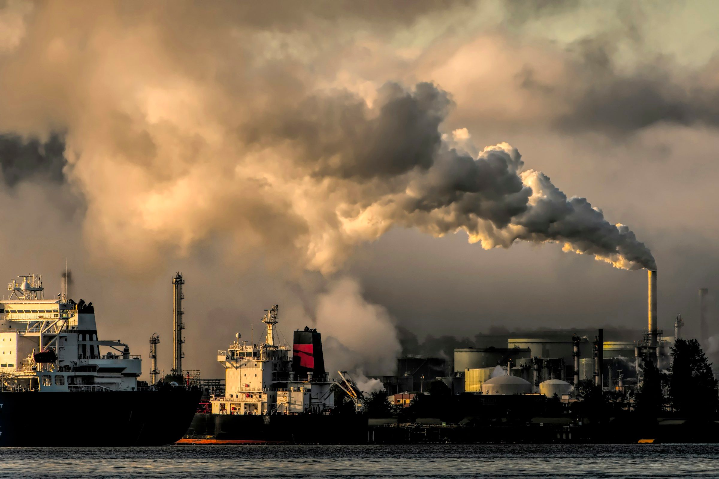 Pemex limpia el Pánuco tras coloración en Refinería Madero