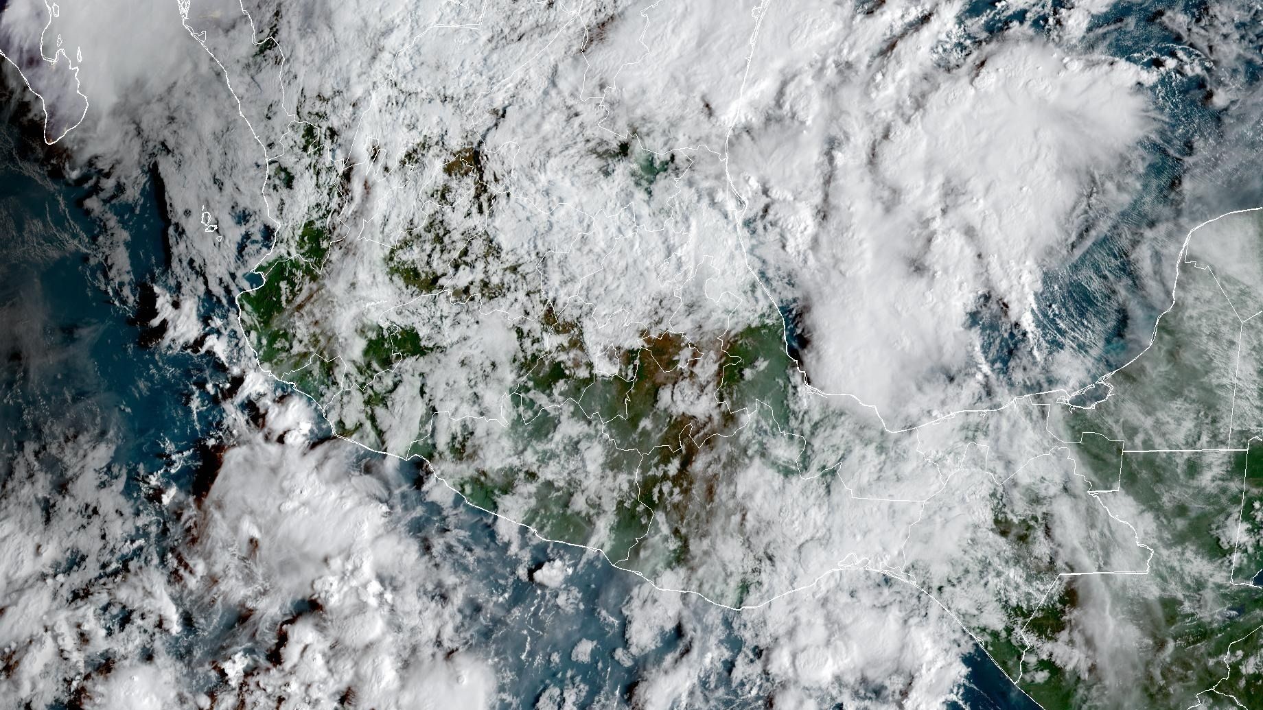 Imagen satelital con nubosidad sobre el sur de México, el golfo de México y el Pacífico frente a Oaxaca